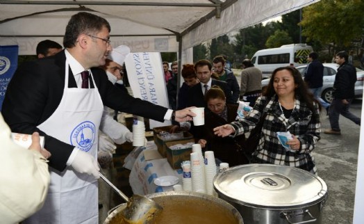 ÜNİVERSİTE GENÇLİĞİYLE GÜZEL BİR İSTANBUL SABAHINDA ÇORBA İKRAMI