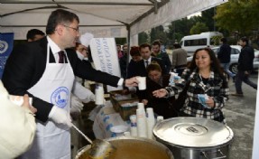 ÜNİVERSİTE GENÇLİĞİYLE GÜZEL BİR İSTANBUL SABAHINDA ÇORBA İKRAMI