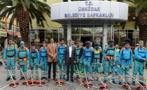 ÜSKÜDAR'DA AFİŞSAVAR TİMİ GÖREVE BAŞLADI