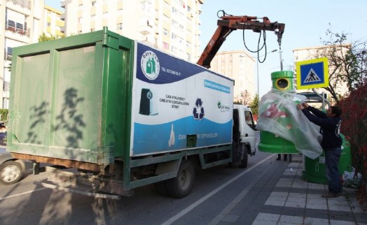 Renklenen Cam Kumbaralar Ataşehir Caddelerinde