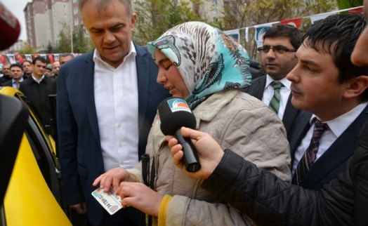 GÖRME ENGELLİLER İÇİN ÇEKMEKÖY'DE TAKSİLERE KÜNYE HAZIRLANDI
