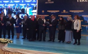 BAŞBAKAN AHMET DAVUTOĞLU'NDAN BAŞKAN HASAN CAN' A ANLAMLI ÖDÜL