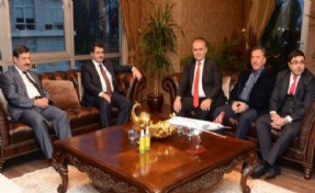 VALİ ŞAHİN'DEN BAŞKAN POYRAZ`A İADE-İ ZİYARET