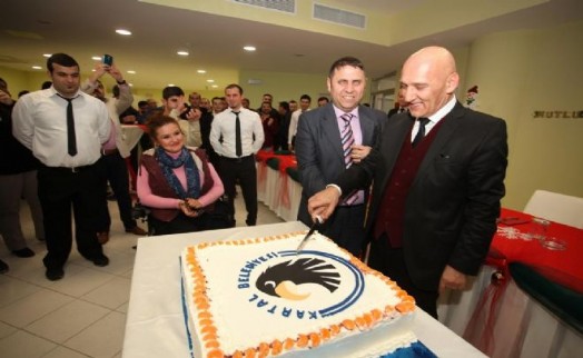 BAŞKAN ALTINOK ÖZ'E BELEDİYE PERSONELİNDEN DOĞUM GÜNÜ KUTLAMASI