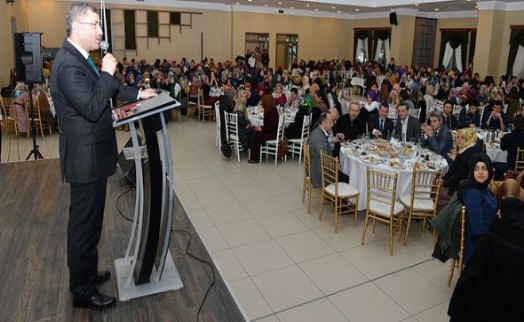 BAŞKAN TÜRKMEN ÜNİVERSİTE ÖĞRENCİLERLİYLE BİR ARAYA GELDİ