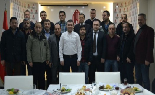 İSMÜDER`DEN GAZETECİLERE JEST