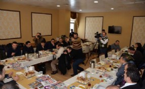 GAZETECİLER ÇEKMEKÖY'DE BULUŞTU