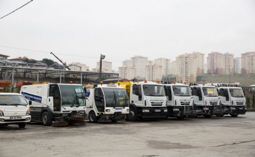 KÜÇÜKÇEKMECE BELEDİYESİ, TEMİZLİK FİLOSUNA YENİ ARAÇLAR KAZANDIRDI