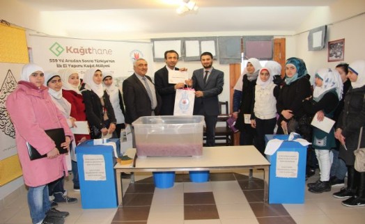 SURİYELİ ÇOCUKLAR KAĞIT ÜRETTİ