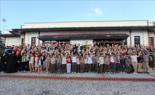 ÖĞRENCİLERE ÇANTA VE EĞİTİM SETİ