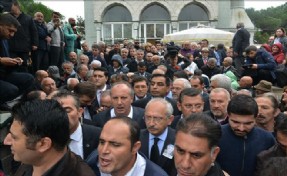BAŞKAN HAZİNEDAR KIRCA´NIN CENAZE TÖRENİNE KATILDI