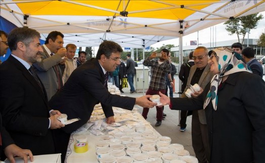 KÜÇÜKÇEKMECE´DEN 100 BİN AŞURE
