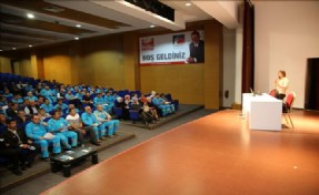 ÇEKMEKÖY BELEDİYESİ TEMİZLİK İŞÇİLERİNE İŞ GÜVENLİĞİ EĞİTİMİ VERİLDİ