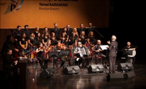 FARKLI DİLLERDEN ŞARKILARLA BARIŞ MESAJI