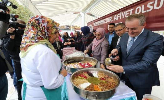 Sevgi ve Kardeşliğimiz Aşure Kazanlarıyla Pekişti