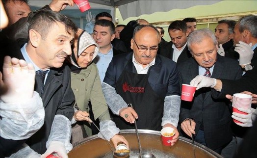 6 AYRI NOKTADA 15 BİN KİŞİYE AŞURE İKRAMI