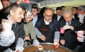6 AYRI NOKTADA 15 BİN KİŞİYE AŞURE İKRAMI