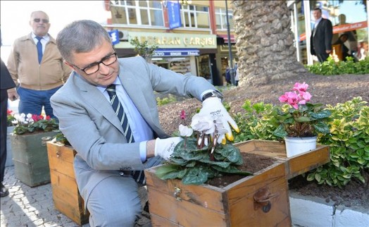 SANDIKLAR ÜSKÜDAR´DA ÇİÇEK AÇTI