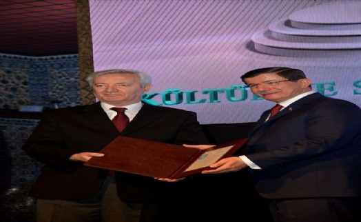 Sohbet Programlarının Üç İsmine Büyük Ödül