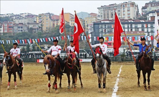 SPORCULAR KAĞITHANE´DE CİRİT ATIYOR
