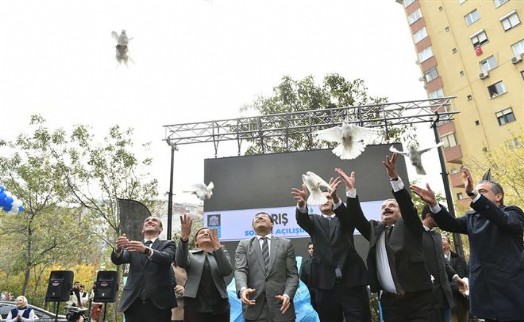 BEŞİKTAŞ´TA KÜRTÇE VE TÜRKÇE ?BARIŞ´