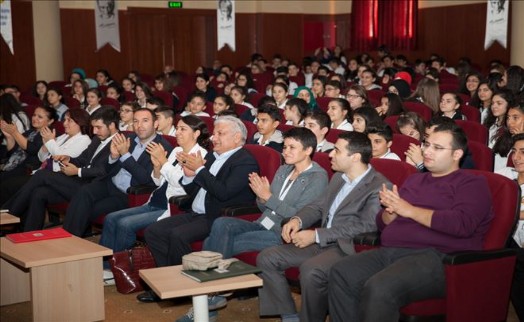 ÖĞRENCİLER TÜRKÜ ZİYAFETİ YAŞADI
