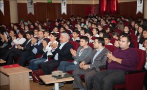 ÖĞRENCİLER TÜRKÜ ZİYAFETİ YAŞADI