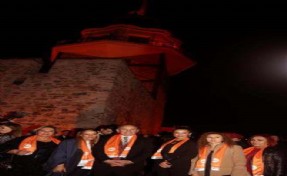 İSTANBUL ?KADINA ŞİDDETE DUR? DEMEK İÇİN TURUNCUYA BÜRÜNDÜ