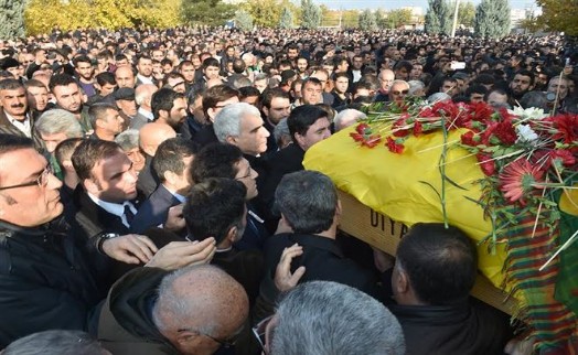 BAŞKAN HAZİNEDAR´DAN MESLEKTAŞI TAHİR ELÇİ´YE SON GÖREV