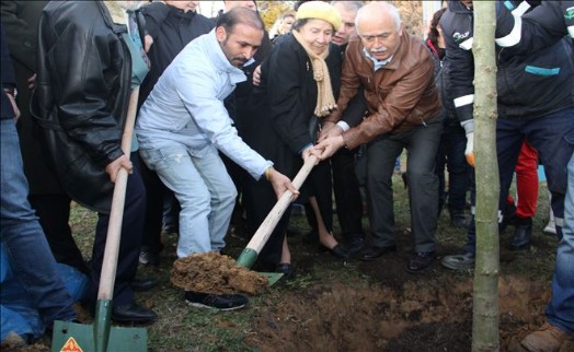 YEŞİLÇAM´IN UNUTULMAZ İSİMLERİ İÇİN FİDAN DİKİLDİ