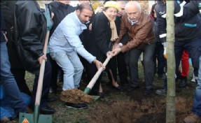 YEŞİLÇAM´IN UNUTULMAZ İSİMLERİ İÇİN FİDAN DİKİLDİ