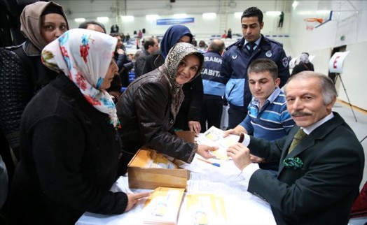 BAYRAMPAŞA BELEDİYESİ´NDEN 3 BİN ÖĞRENCİYE BURS DESTEĞİ