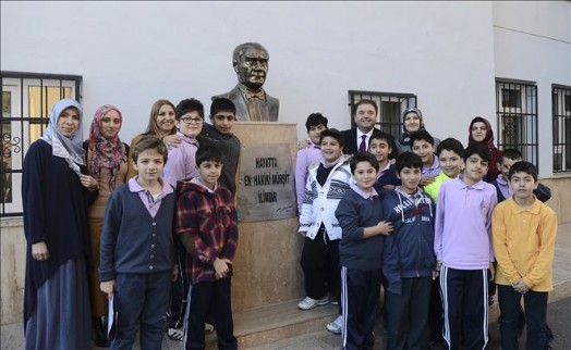 Atatürk Büstü Belediye Tarafından Yenilendi
