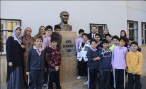 Atatürk Büstü Belediye Tarafından Yenilendi