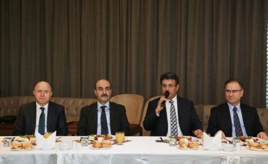 KARADENİZ,  BİLGİ TEKNOLOJİLERİNDE İLERİ ÇALIŞMALAR YAPILMALI  BİLGİ TEKNOLOJİLERİ İSTİŞARE TOPLANTISI GERÇEKLEŞTİ