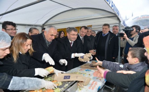 ÜSKÜDAR'DA 2. HAMSİ FESTİVALİ'NDE HAMSİ VE HORON KEYFİ