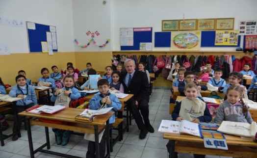 Şişlili Çocuklar Kırtasiye Setlerine Kavuştu