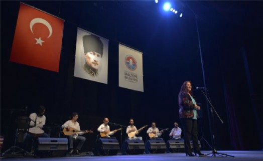 Sabahat Akkiraz, Maltepe'de Senar ve Doğanay için söyledi
