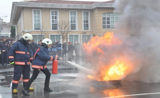 BEYLIKDÜZÜ BELEDIYESI PERSONELINE, AÇIK HAVA TATBİKATLI YANGIN SEMİNERİ