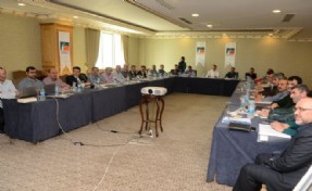 ÇEKMEKÖY BELEDİYESİ'NDE YÖNETİM DEĞERLENDİRME TOPLANTISI YAPILDI