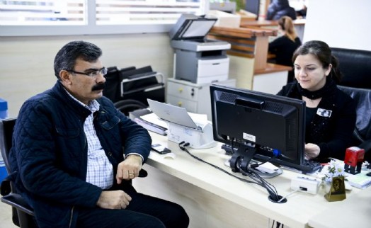 Maltepe Belediye çalışanları Özgecan için siyah giyindi