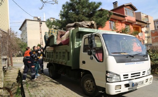 DUMANDAN ZEHİRLENEN AİLEYE ÇEKMEKÖY BELEDİYESİ SAHİP ÇIKTI