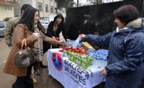 Belediyeden sınav öncesinde meyve suyu ve kek sürprizi