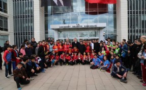 ÇEKMEKÖY'DE ÇANAKKALE İÇİN KOŞTULAR