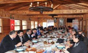 BEM-BİR-SEN'DEN GAZETECİLERE JEST