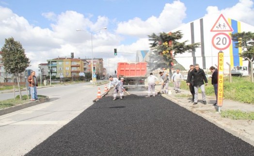 KARTAL'DA YOLLAR ASFALTLANIYOR