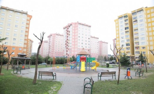 KÜÇÜKÇEKMECE'DE PARK VE BAHÇELER YAZA HAZIR