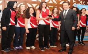 Tuzla'da Bilinçli Gençler Ödüllendirildi