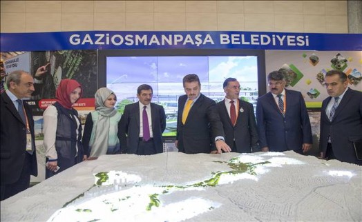 Bakan Güllüce'den Gaziosmanpaşa Belediyesi Standına Ziyaret