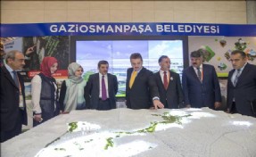 Bakan Güllüce'den Gaziosmanpaşa Belediyesi Standına Ziyaret